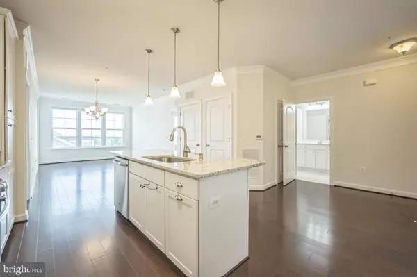 Herndon, VA 20171,13724 NEIL ARMSTRONG AVE #503