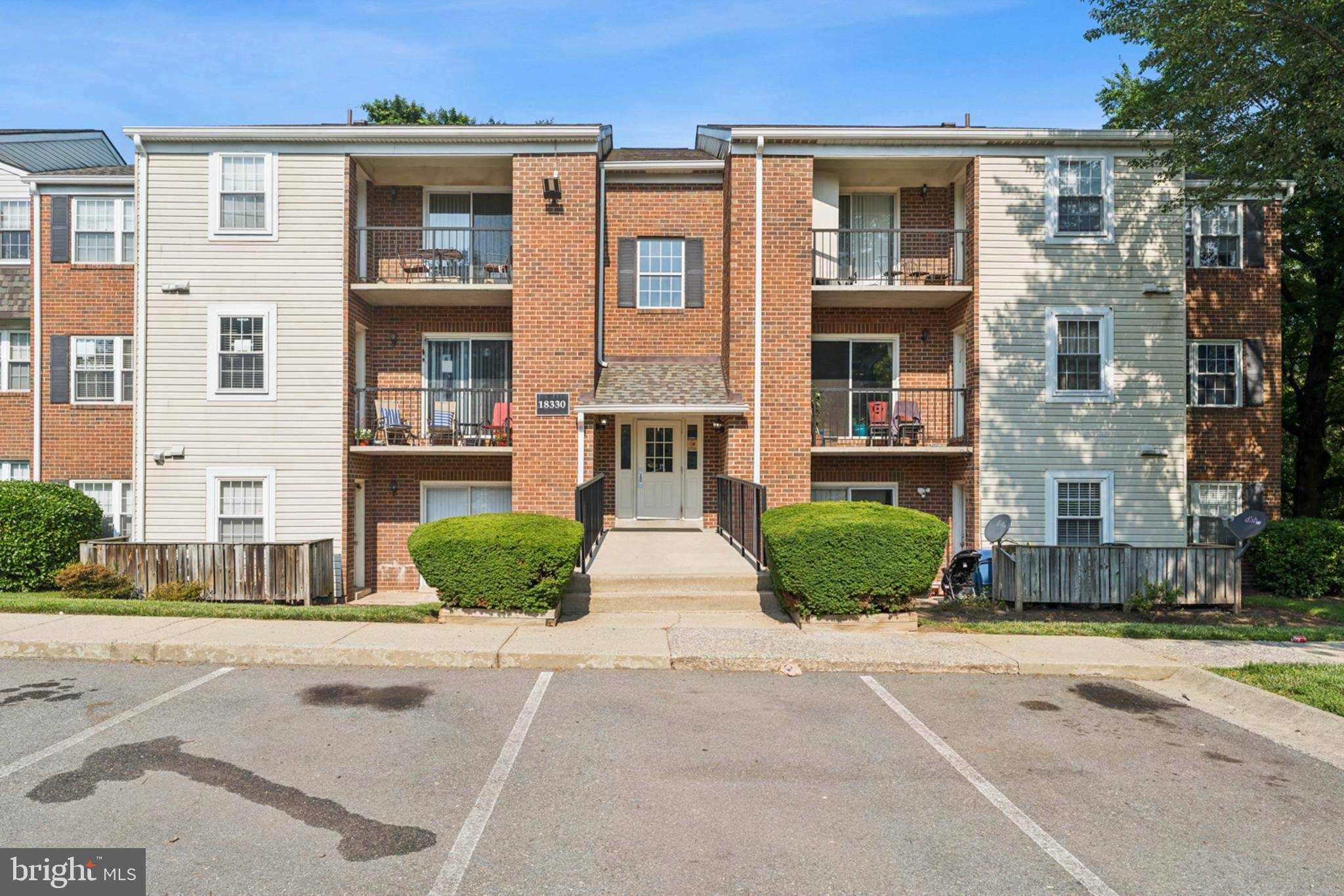 Gaithersburg, MD 20879,18330 STREAMSIDE DR #303