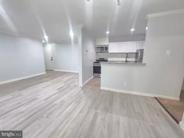 Woodbridge, VA 22192,12658 DARA DR #102