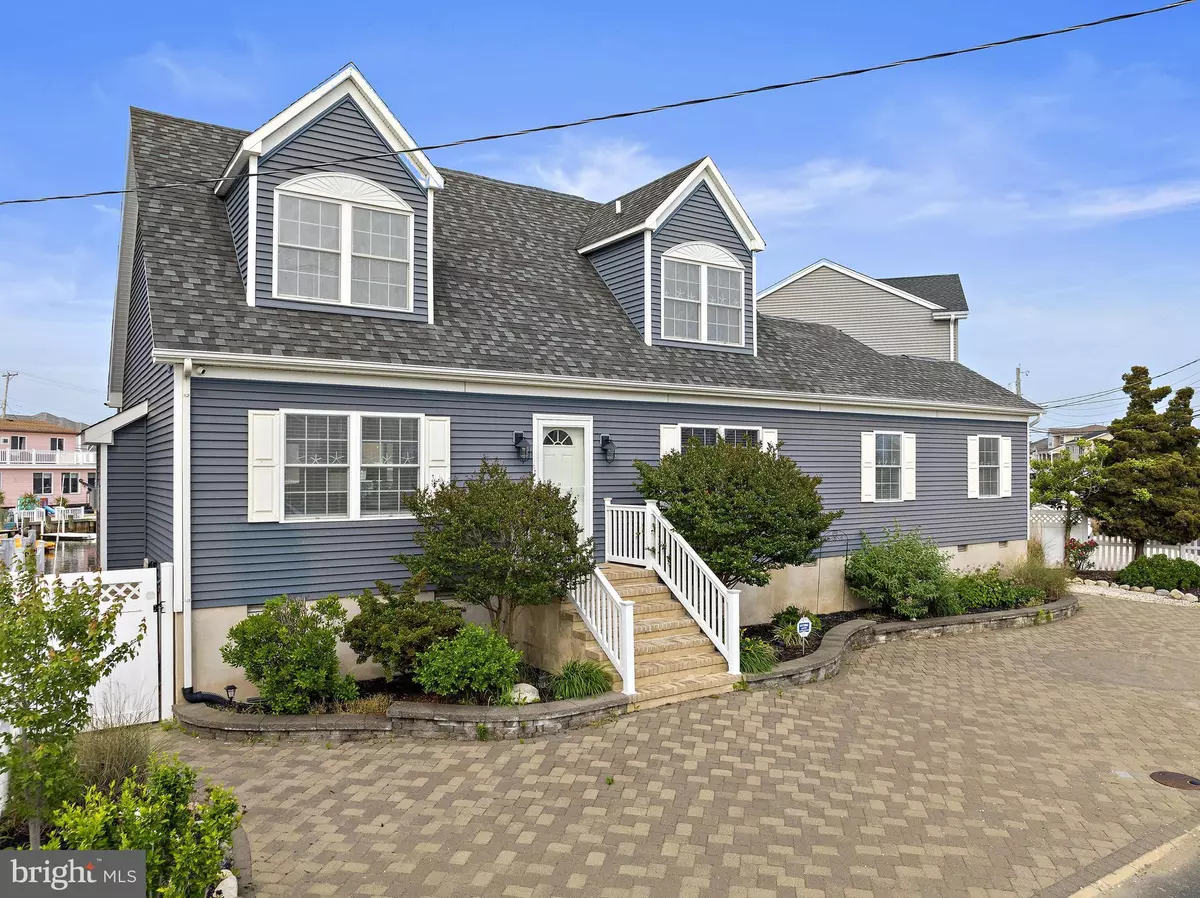 Manahawkin, NJ 08050,1048 JENNIFER LN