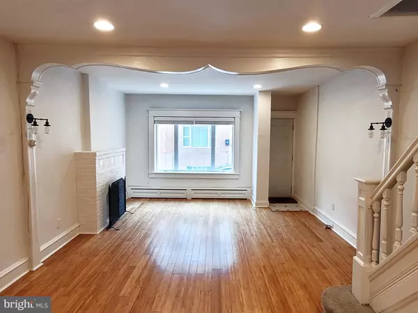 Philadelphia, PA 19148,2417 S CLARION ST