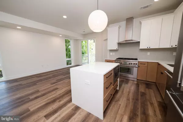 Princeton, NJ 08540,19 LINCOLN COURT #201