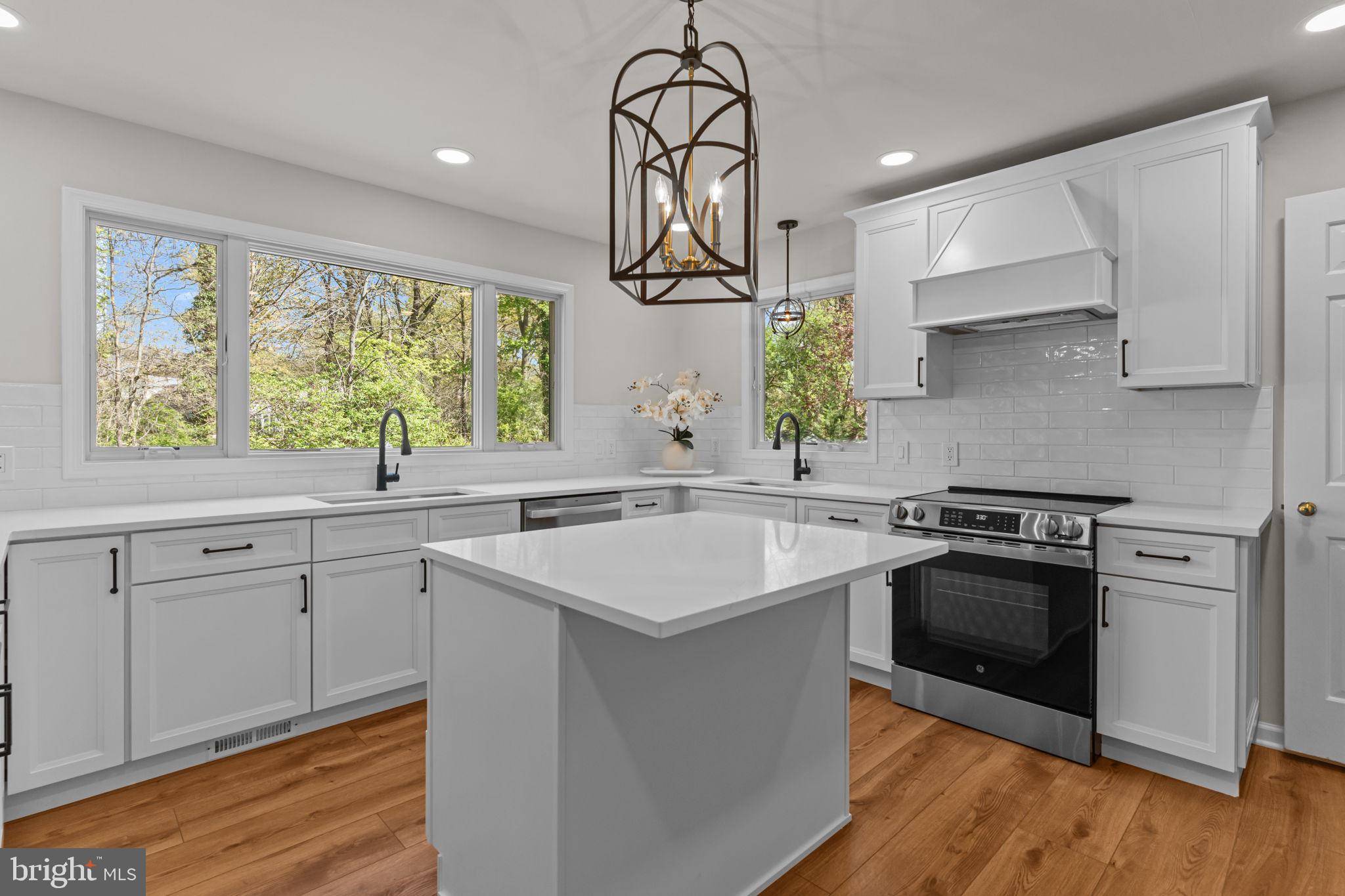 390 SHERWOOD DR, Yardley, PA 19067