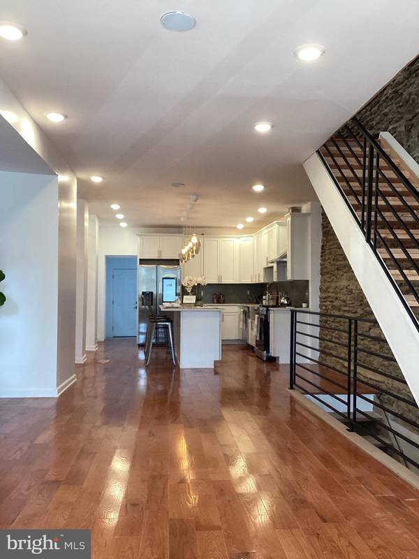 Philadelphia, PA 19119,221 E SLOCUM ST