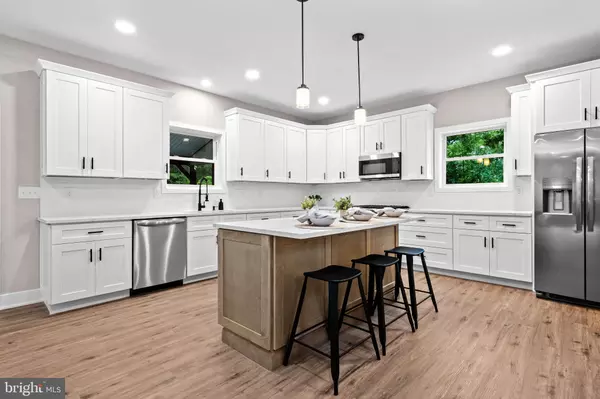 2725 SUNSET AVE, Williamstown, NJ 08094