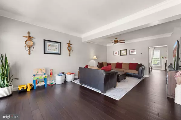 Chantilly, VA 20152,25198 LARKS TER