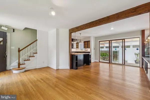 Arlington, VA 22205,1610 N GREENBRIER ST