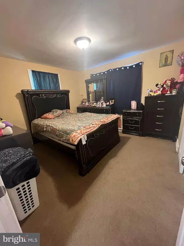 Hyattsville, MD 20784,5702 LANDOVER RD