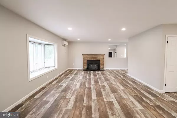 Harrisburg, PA 17112,7821 SKYLINE DR