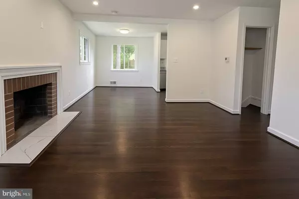 Falls Church, VA 22042,7427 MARC DR