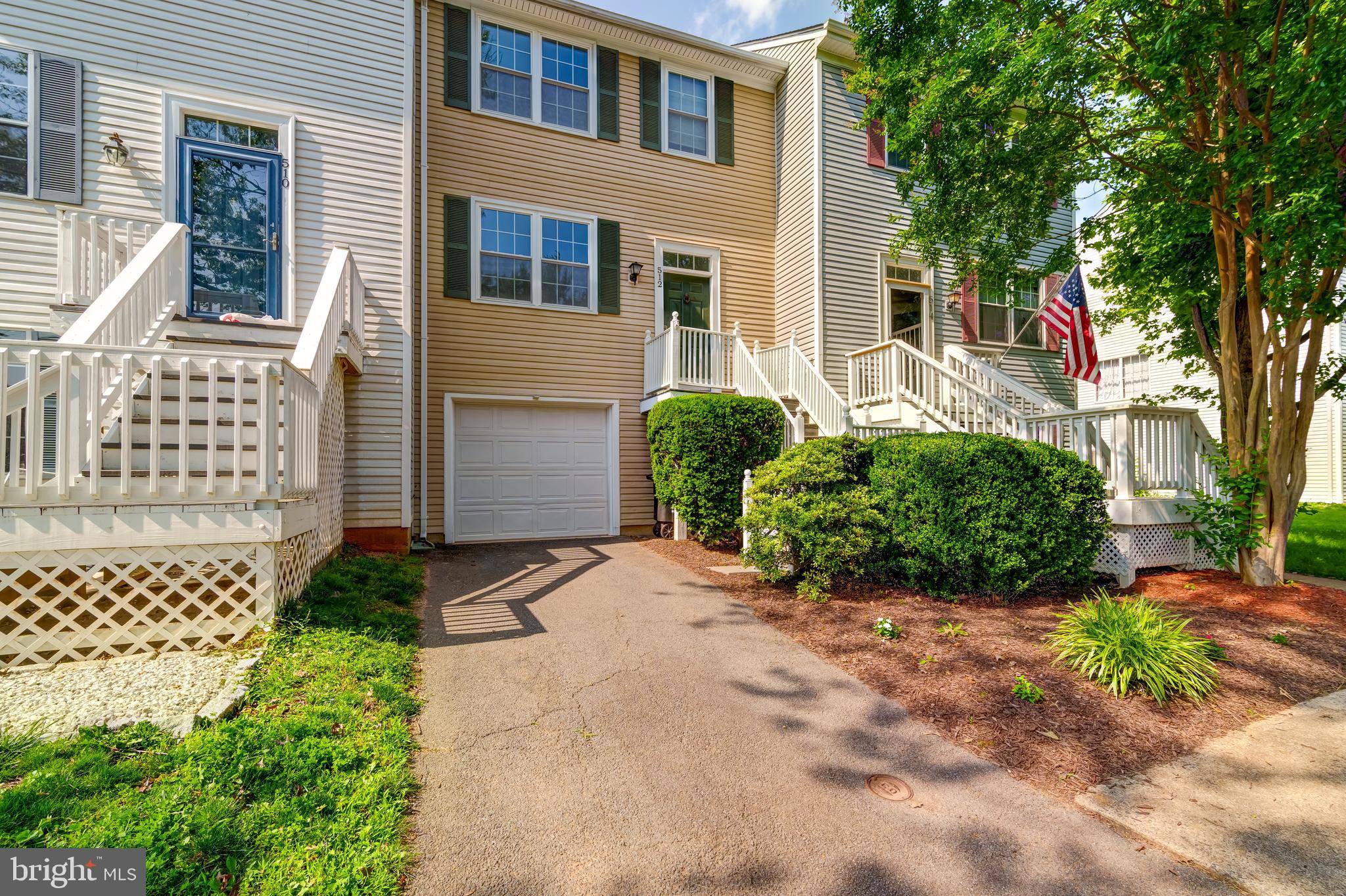 512 COVINGTON TER NE, Leesburg, VA 20176