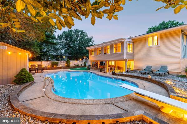 5 STRATHMORE DR, Cherry Hill, NJ 08003