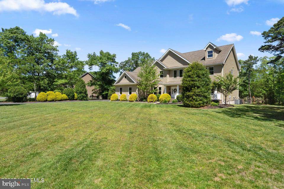 Howell, NJ 07731,4 HUMMINGBIRD CT