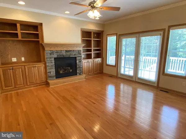 Ellerslie, MD 21529,10304 PIN OAK CT