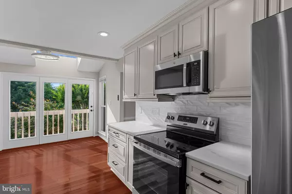 Alexandria, VA 22315,6161 SUMMER PARK LN
