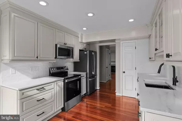 Alexandria, VA 22315,6161 SUMMER PARK LN