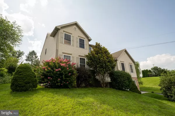 5016 OVERLOOK POINTE, Douglassville, PA 19518