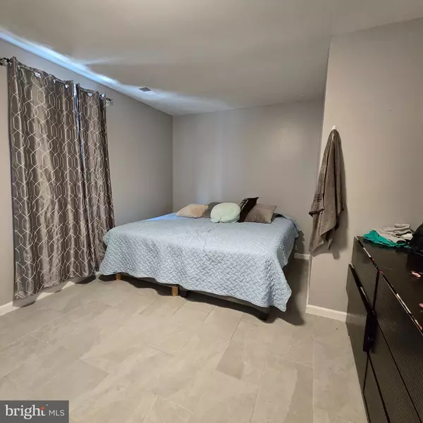 Clementon, NJ 08021,1709 KINGSWOOD PL