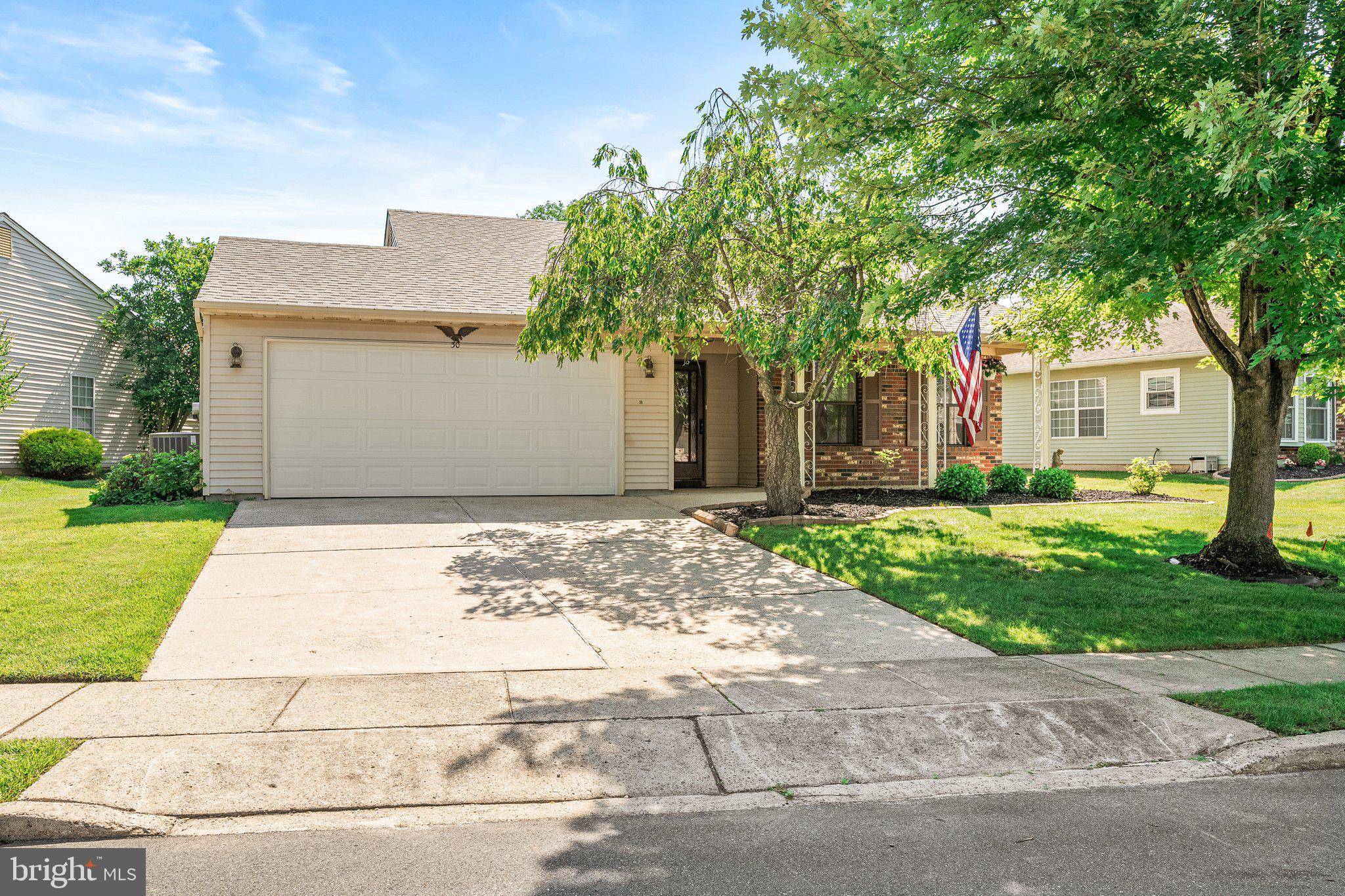 30 HILLTOP LN W, Columbus, NJ 08022
