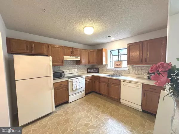 Columbus, NJ 08022,30 HILLTOP LN W