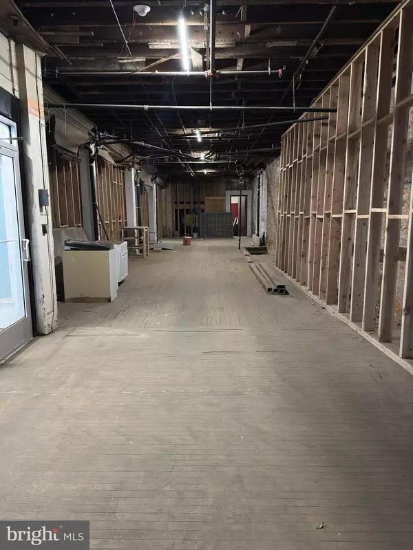 Philadelphia, PA 19133,2206-2210 N FRONT ST #COMMERCIAL