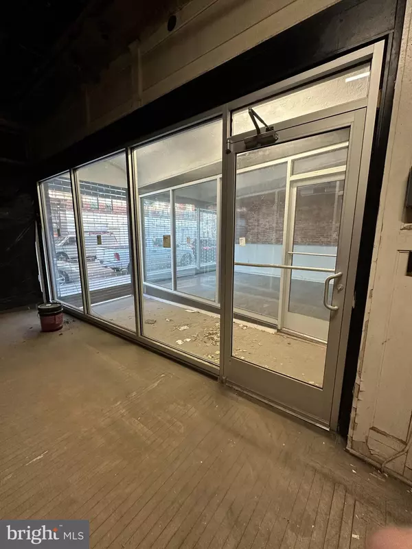 Philadelphia, PA 19133,2206-2210 N FRONT ST #COMMERCIAL