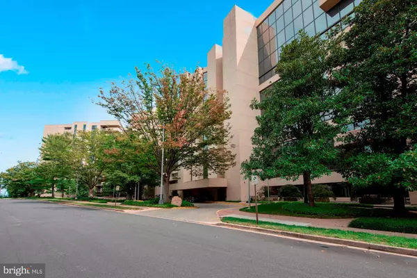 Arlington, VA 22202,1101 S ARLINGTON RIDGE RD #704
