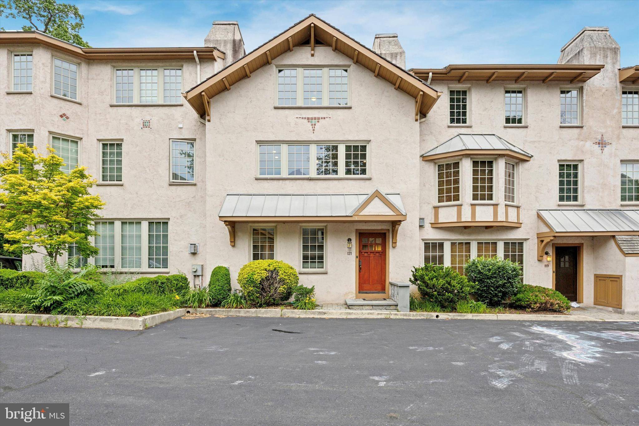 Media, PA 19063,121 VALLEY PL
