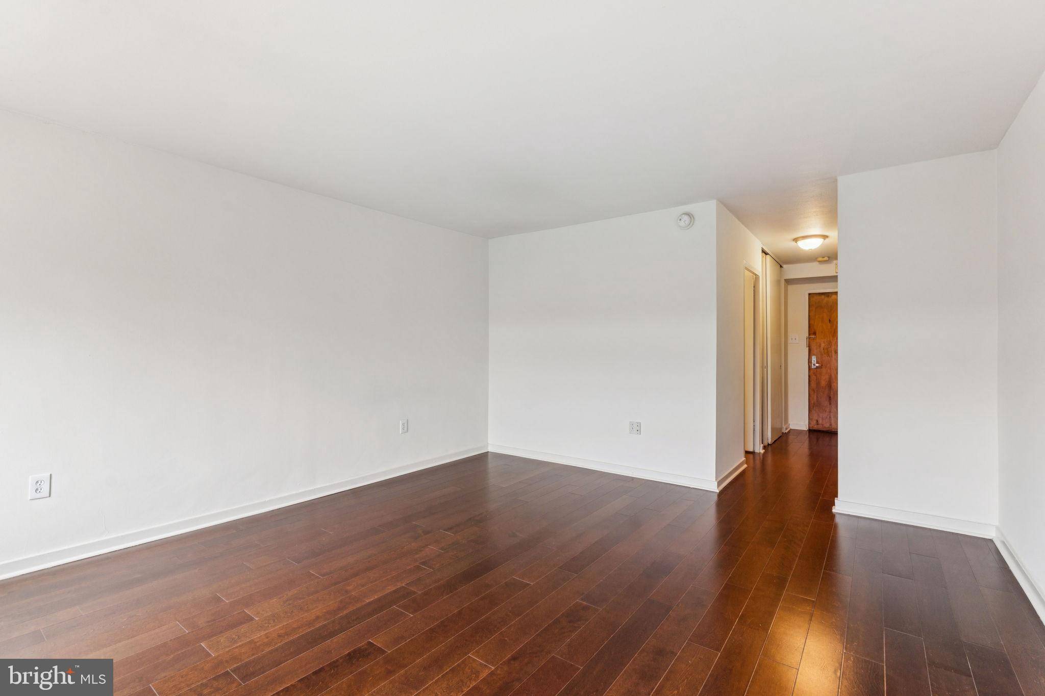 Philadelphia, PA 19106,604-36 S WASHINGTON SQ #113