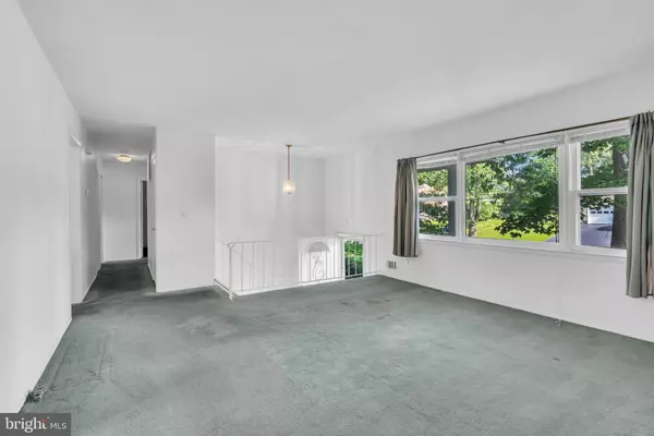 Toms River, NJ 08753,856 SOMERSET DR