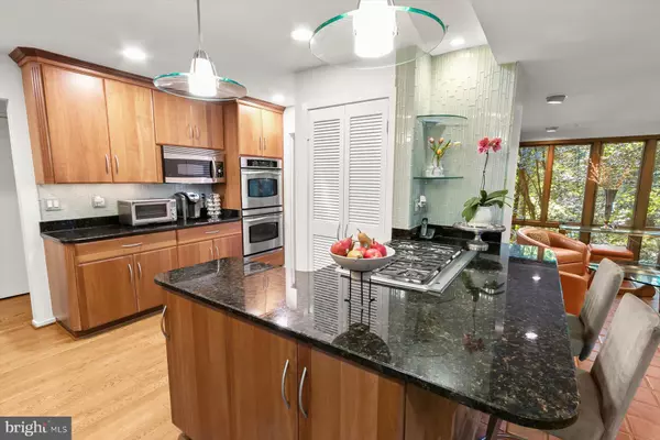 Bethesda, MD 20817,6812 CARLYNN CT