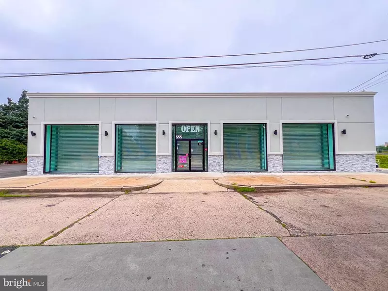 222 E BRIDGE ST, Morrisville, PA 19067