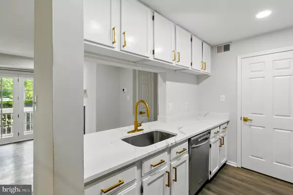 Alexandria, VA 22309,8604 SHADWELL DR #26