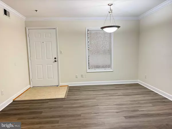 Oakton, VA 22124,3179 SUMMIT SQUARE DR #2-B5