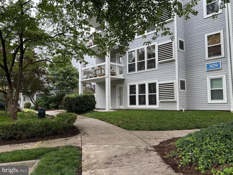 3179 SUMMIT SQUARE DR #2-B5, Oakton, VA 22124