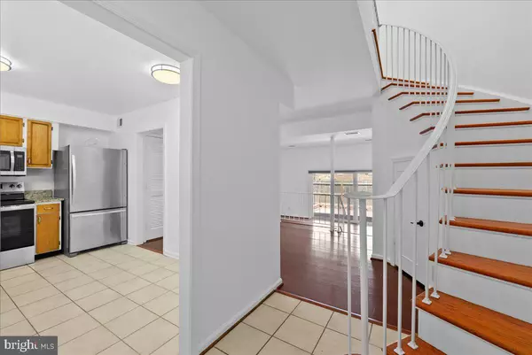 Springfield, VA 22152,8356 FORRESTER BLVD #470