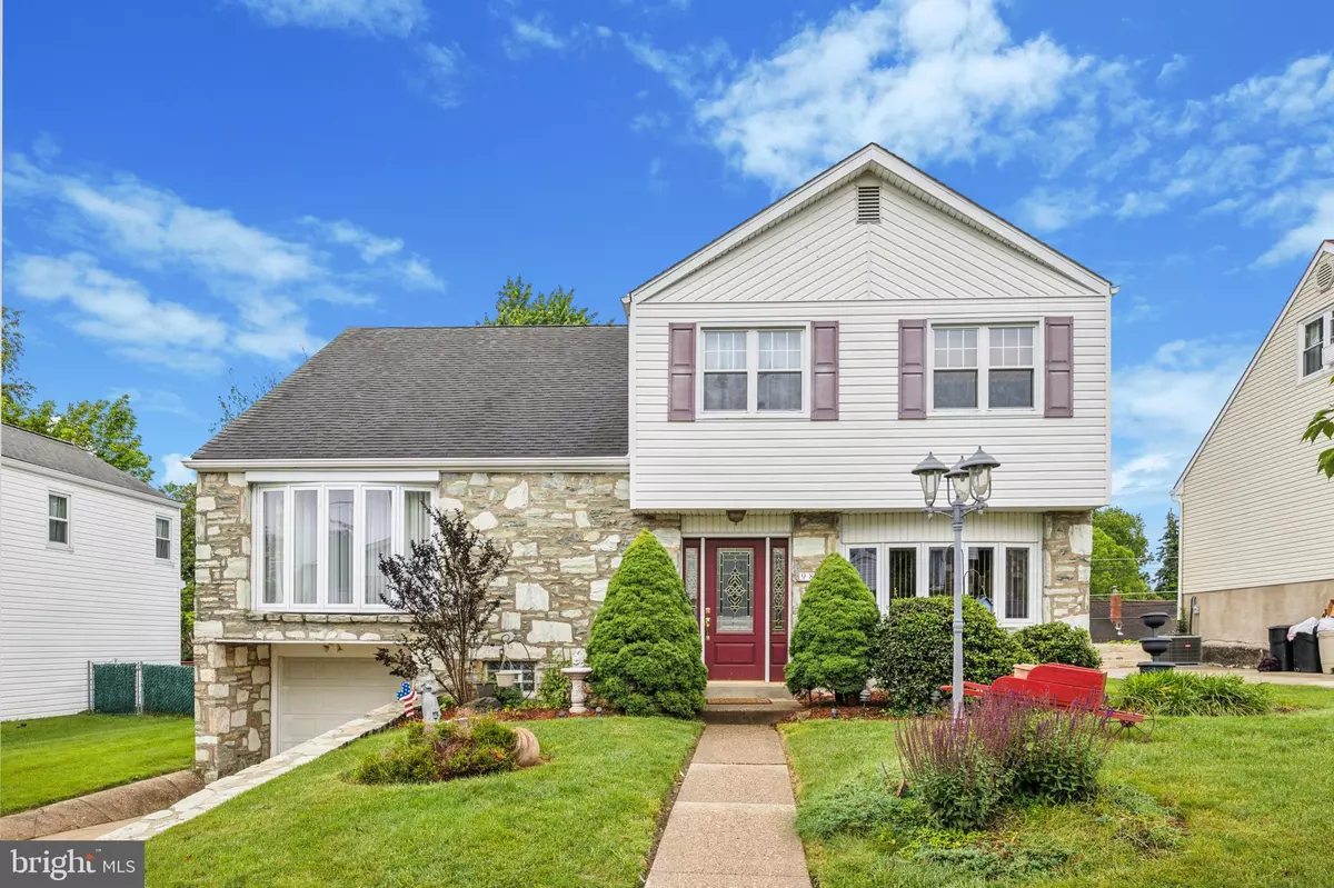 Philadelphia, PA 19115,9813 FERNDALE ST
