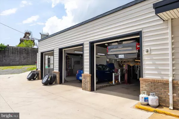 Orange, VA 22960,275 BERRY HILL RD