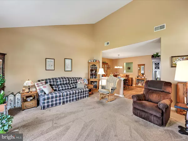 Lancaster, PA 17602,2 YORK CT