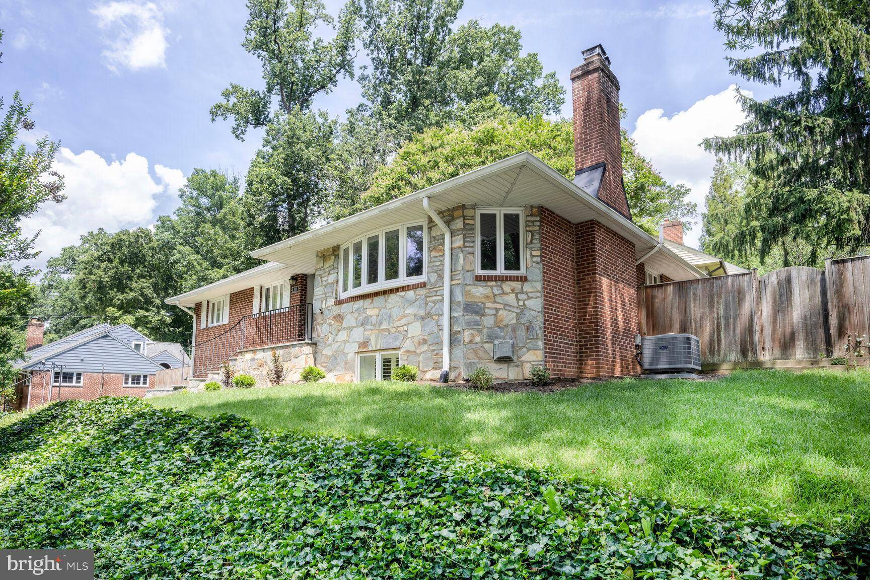 Arlington, VA 22207,3101 N THOMAS ST
