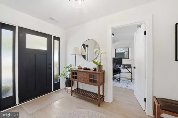 Arlington, VA 22207,3662 VACATION LN