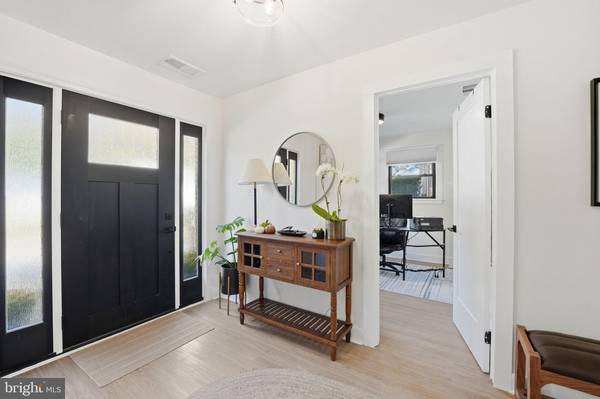 Arlington, VA 22207,3662 VACATION LN