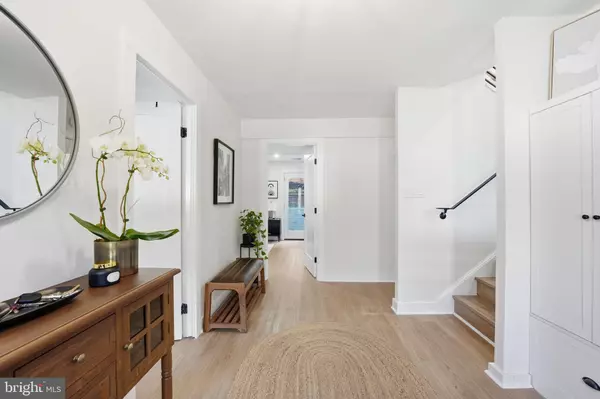 Arlington, VA 22207,3662 VACATION LN