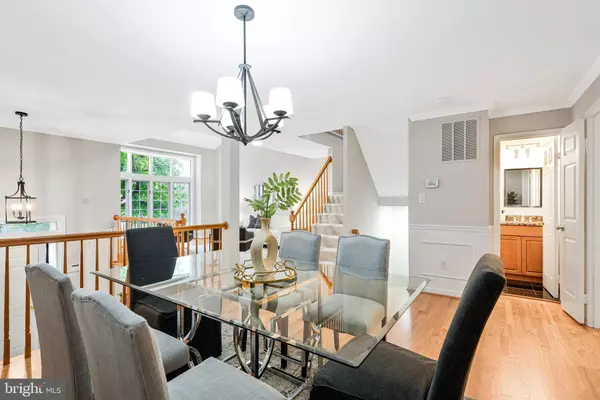 Falls Church, VA 22043,2111 KINGS GARDEN WAY