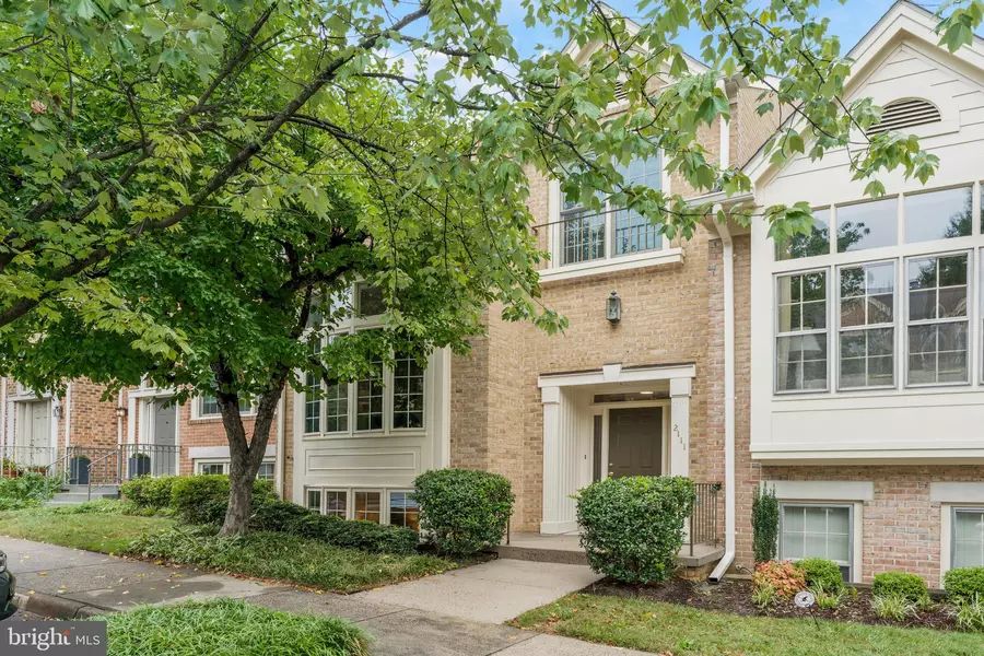 2111 KINGS GARDEN WAY, Falls Church, VA 22043