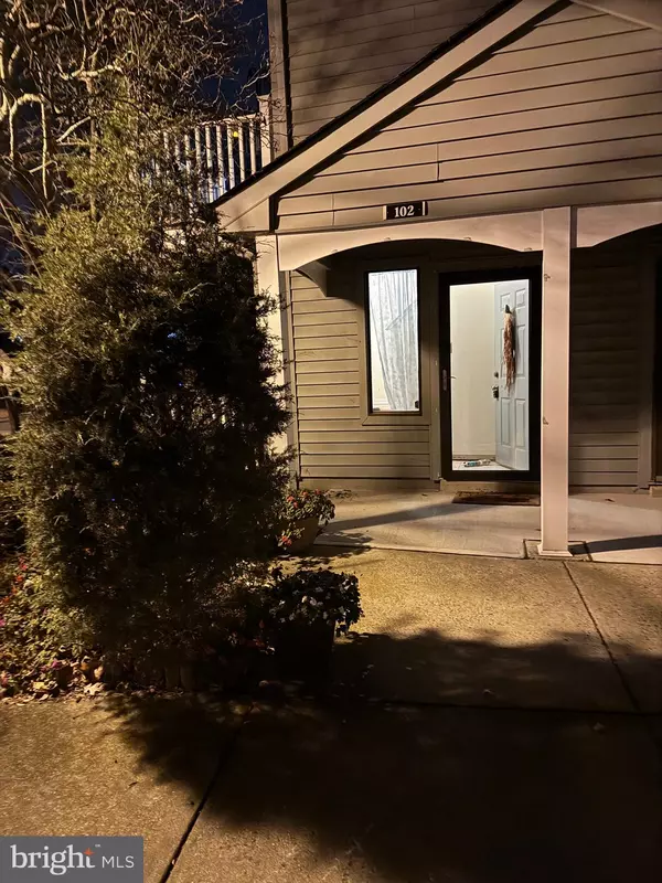 Voorhees, NJ 08043,102 GREGORYS WAY #102