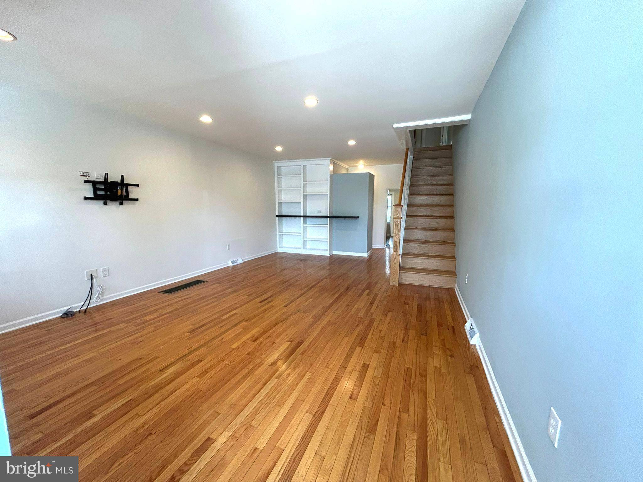 Philadelphia, PA 19128,209 HERMIT ST