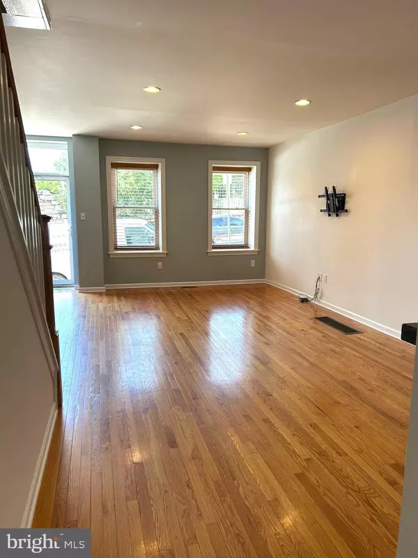 Philadelphia, PA 19128,209 HERMIT ST