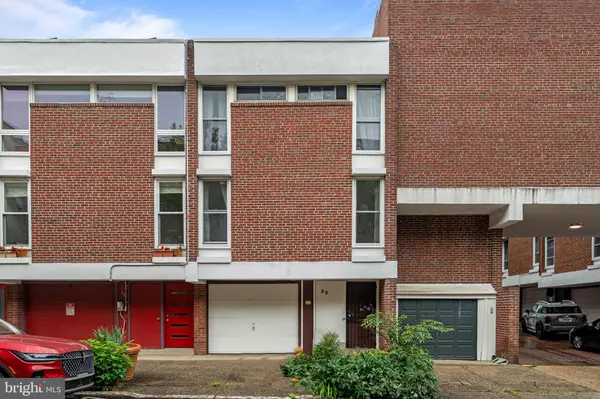 32 UNIVERSITY MEWS, Philadelphia, PA 19104