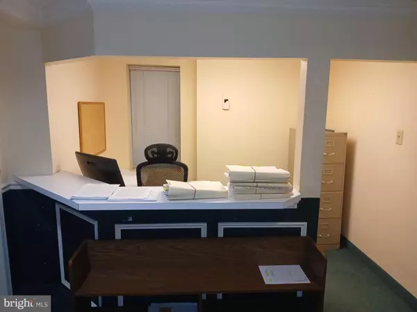 Audubon, NJ 08106,412 S WHITE HORSE PIKE